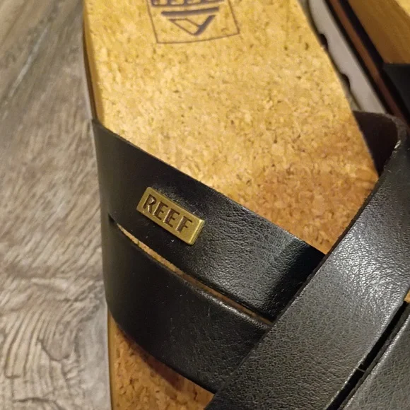 Reef Women's Cushion Bloom Hi Slide Black Strap Sandals Size 9 - Picture 2 of 9